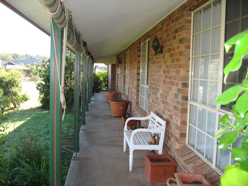 1 Glenburnie Close, Parkes NSW 2870