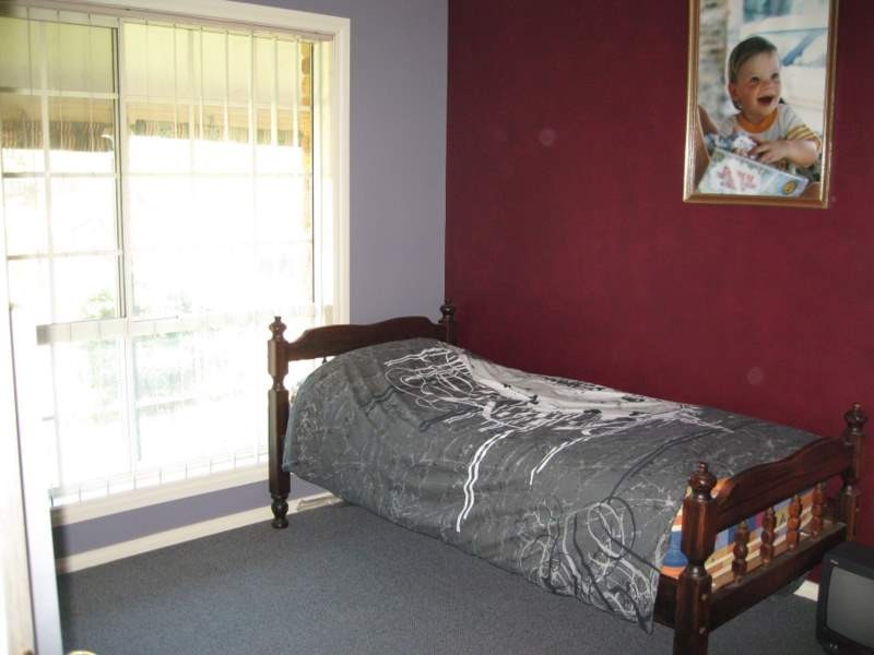 1 Glenburnie Close, Parkes NSW 2870