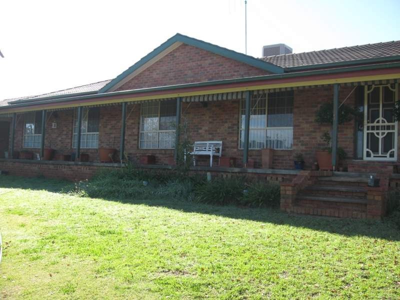 1 Glenburnie Close, Parkes NSW 2870