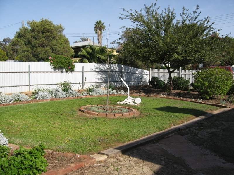 5 Howard Street, Parkes NSW 2870