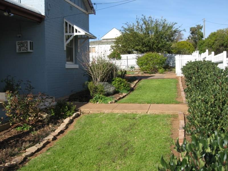 5 Howard Street, Parkes NSW 2870