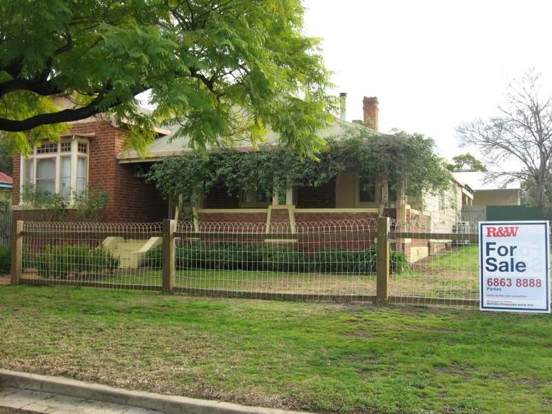 2 Oswin Street, Parkes NSW 2870