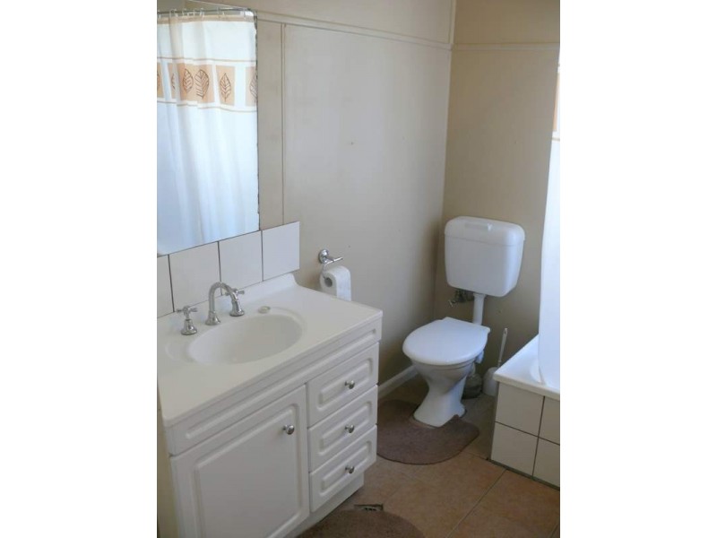30 Station Street, Parkes NSW 2870