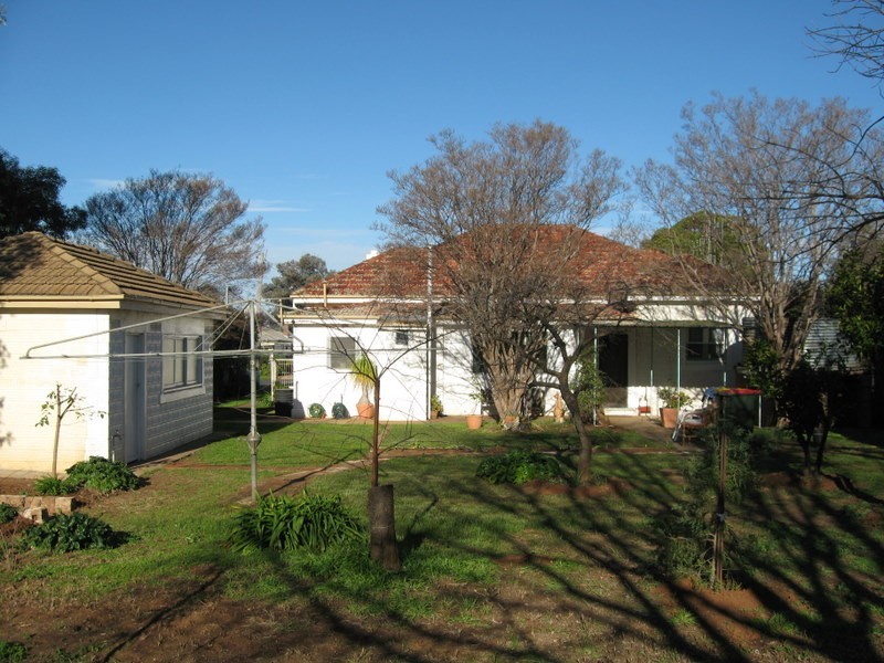 6 Lynch Street, Parkes NSW 2870