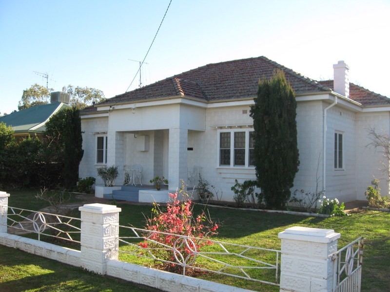 6 Lynch Street, Parkes NSW 2870