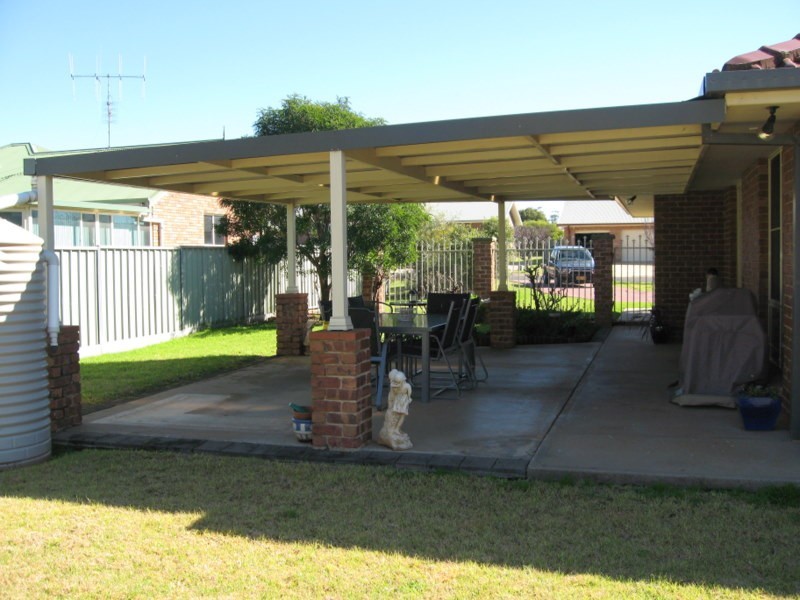 17 Golden Bar Drive, Parkes NSW 2870