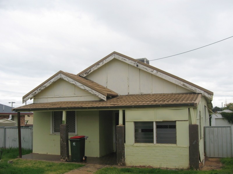 32 Albert Street, Parkes NSW 2870