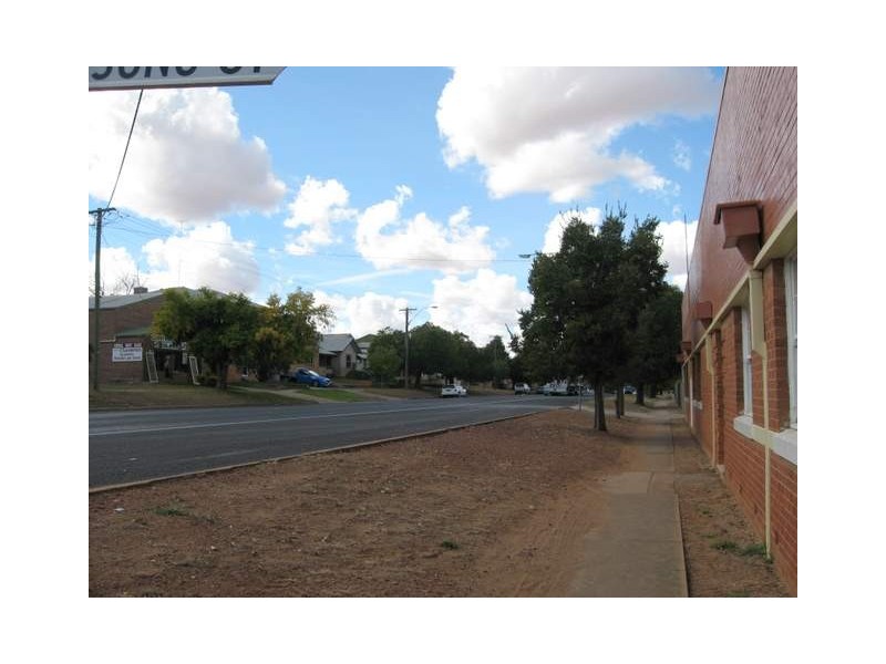 128 Clarinda Street, Parkes NSW 2870