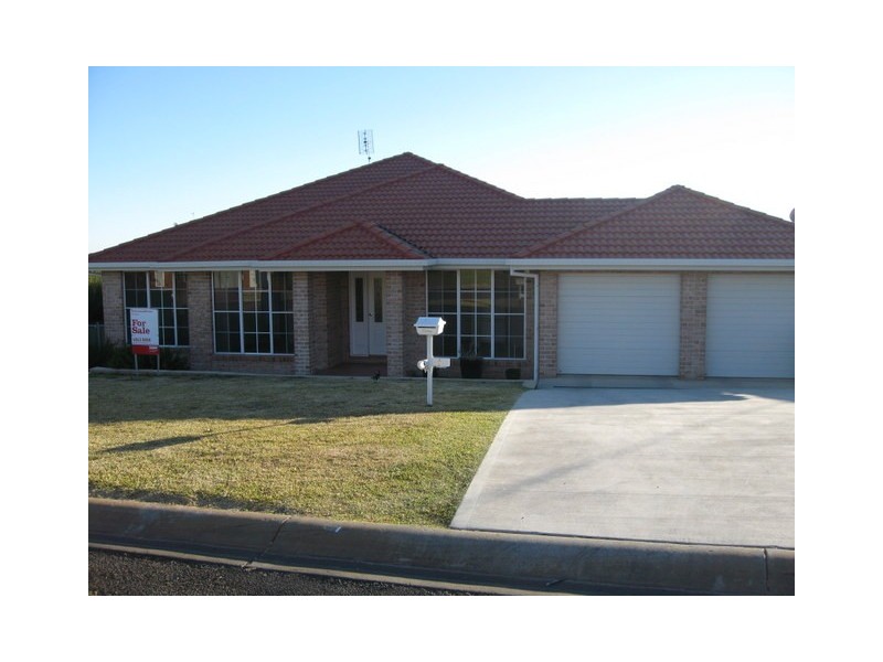 8 Glenburnie Close, Parkes NSW 2870