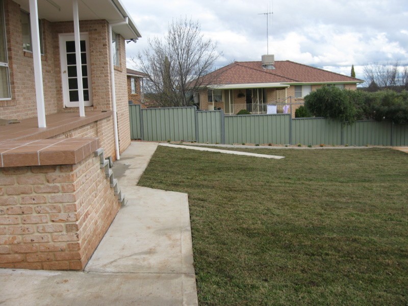 8 Glenburnie Close, Parkes NSW 2870