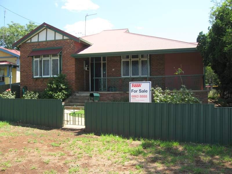 56 Orange Street, Parkes NSW 2870