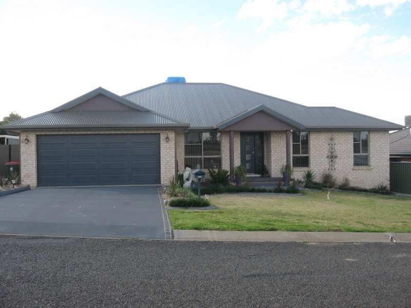4 Vaucluse Place, Parkes NSW 2870