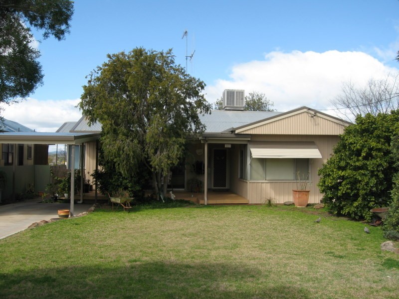 15 Middleton Street, Parkes NSW 2870