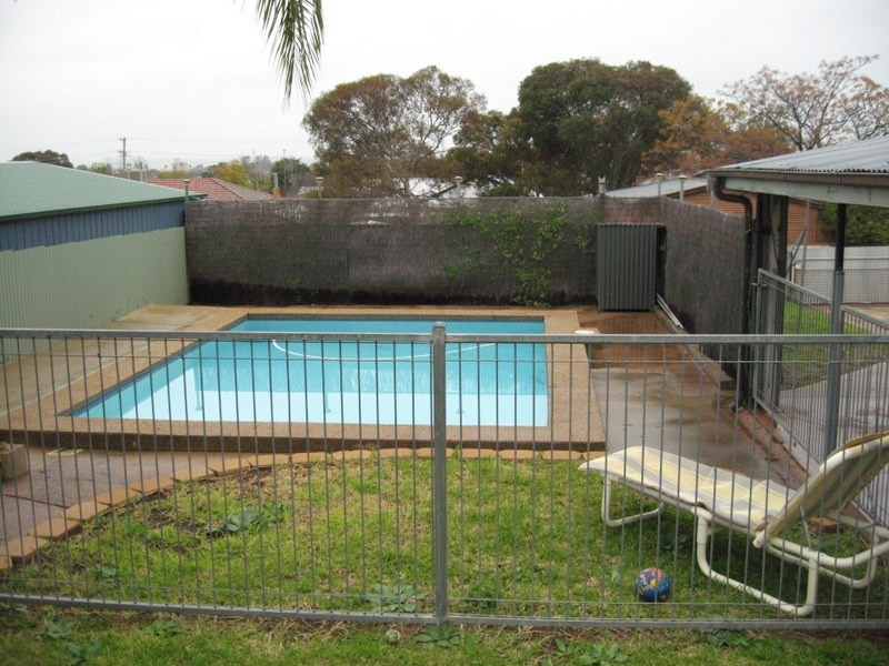 15 Middleton Street, Parkes NSW 2870