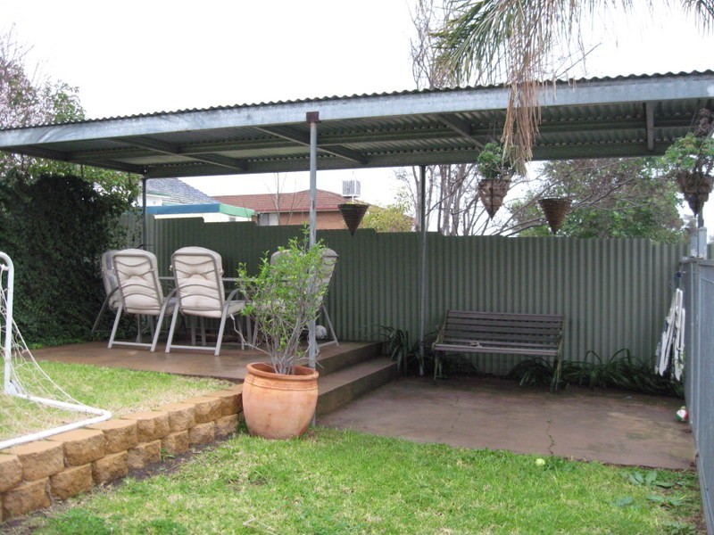 15 Middleton Street, Parkes NSW 2870