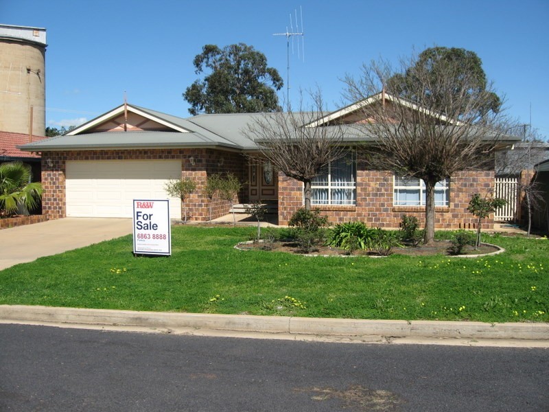 6 Caledonia Street, Parkes NSW 2870