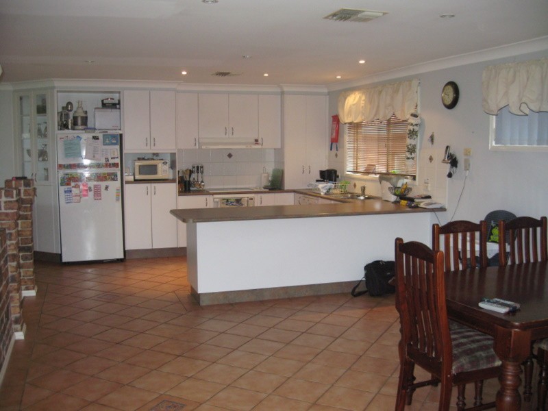 6 Caledonia Street, Parkes NSW 2870