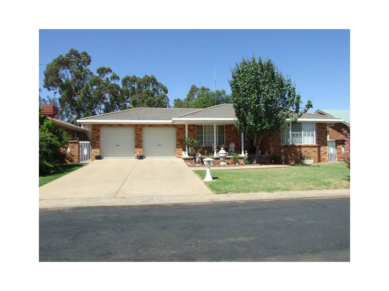 15 Paterson Street, Parkes NSW 2870