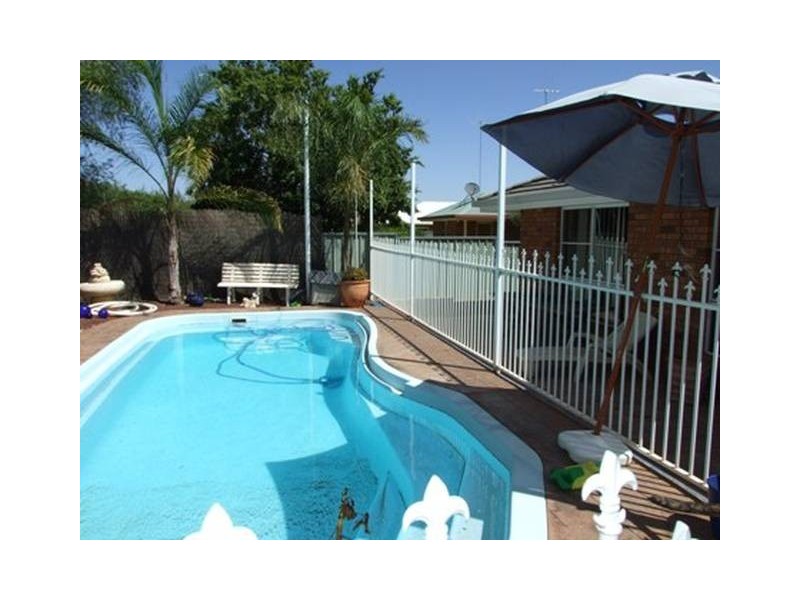 15 Paterson Street, Parkes NSW 2870