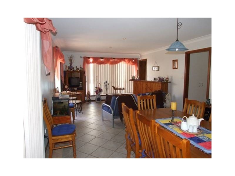 15 Paterson Street, Parkes NSW 2870