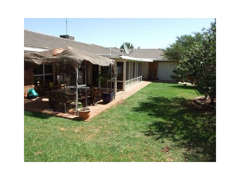 15 Paterson Street, Parkes NSW 2870