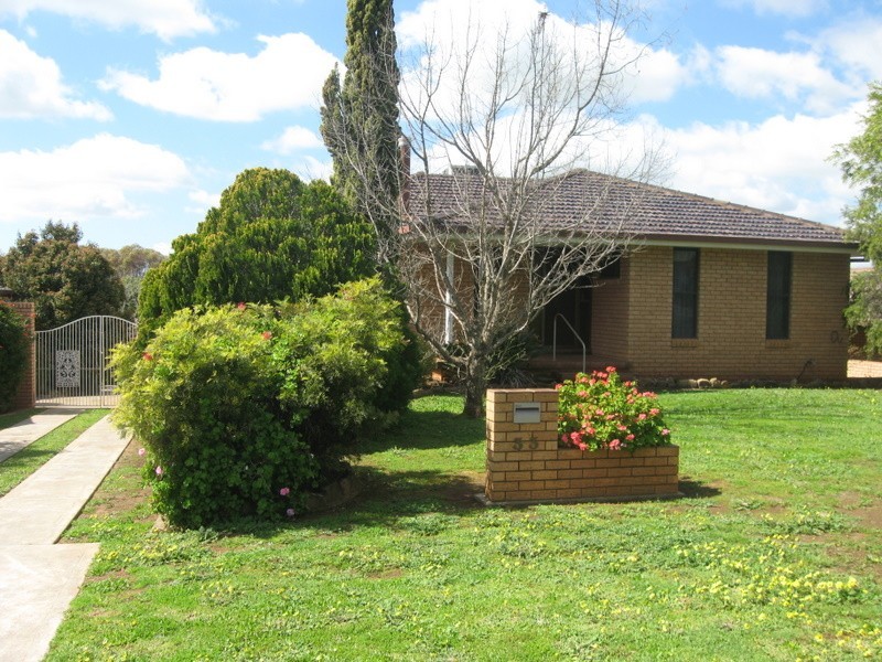 33 Moor Street, Parkes NSW 2870