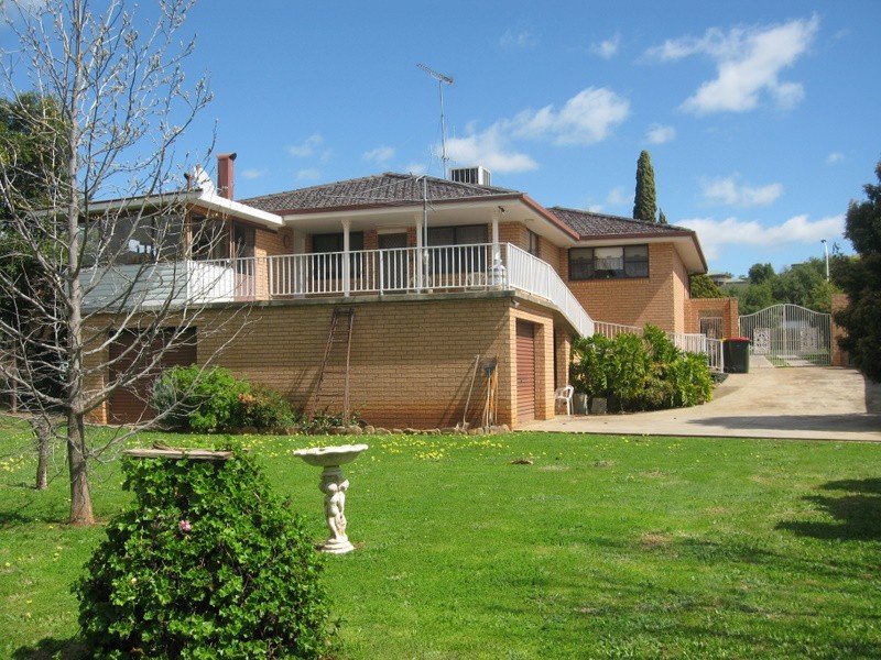 33 Moor Street, Parkes NSW 2870