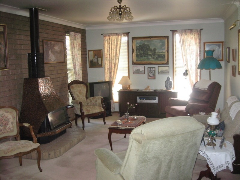 33 Moor Street, Parkes NSW 2870