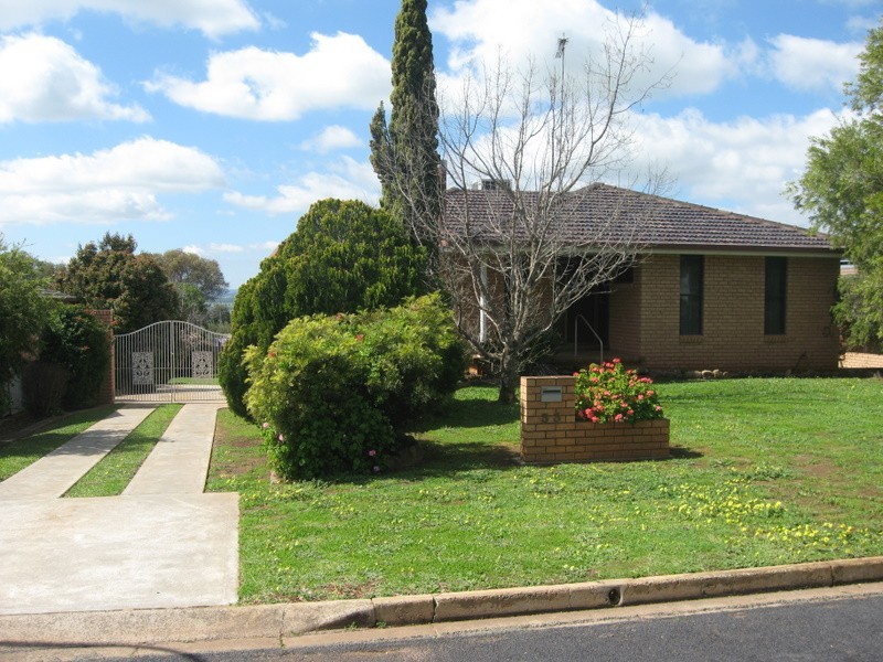 33 Moor Street, Parkes NSW 2870