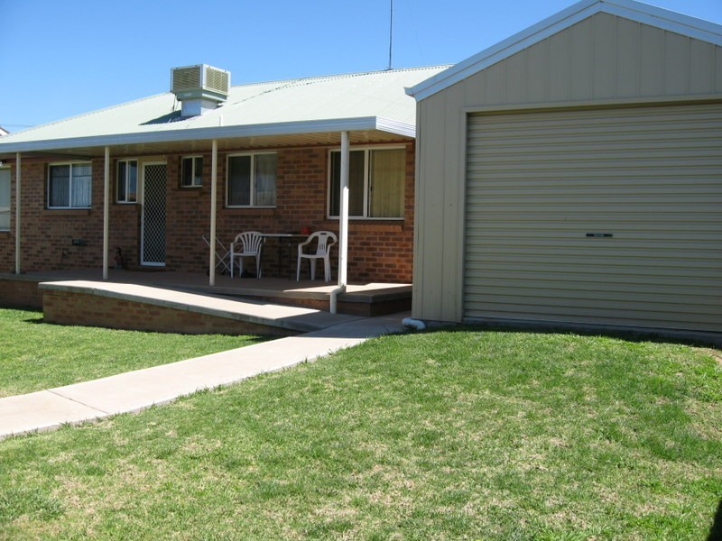 21  Blaxland Street, Parkes NSW 2870