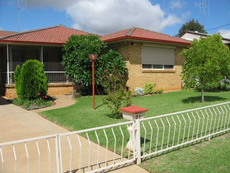 21 Brolgan Road, Parkes NSW 2870