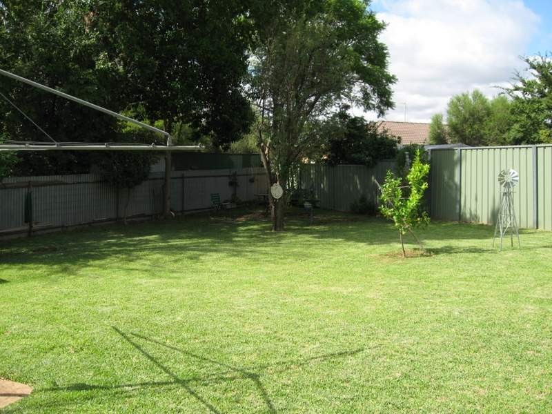 21 Brolgan Road, Parkes NSW 2870
