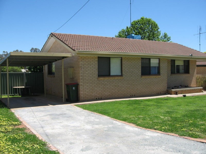 12 Lawson Street, Parkes NSW 2870