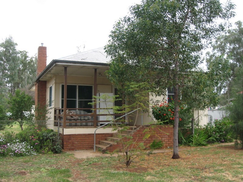 9 Caswell Street, Peak Hill NSW 2869