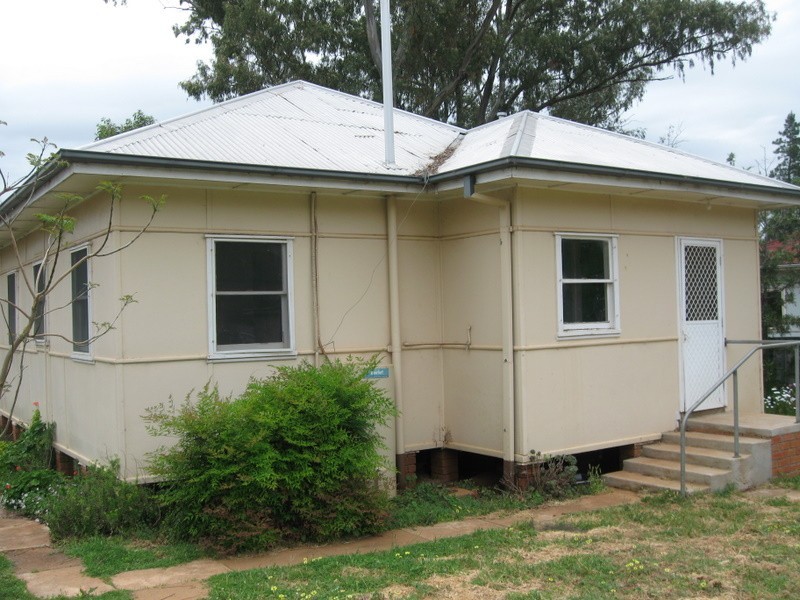 9 Caswell Street, Peak Hill NSW 2869