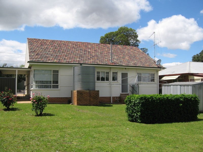 28 Armstrong Street, Parkes NSW 2870