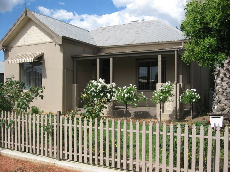 11 Cooke Street, Parkes NSW 2870