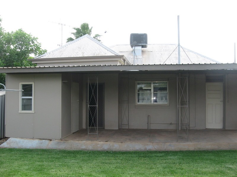 11 Cooke Street, Parkes NSW 2870