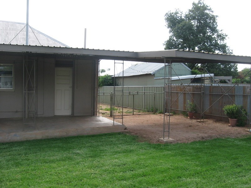 11 Cooke Street, Parkes NSW 2870