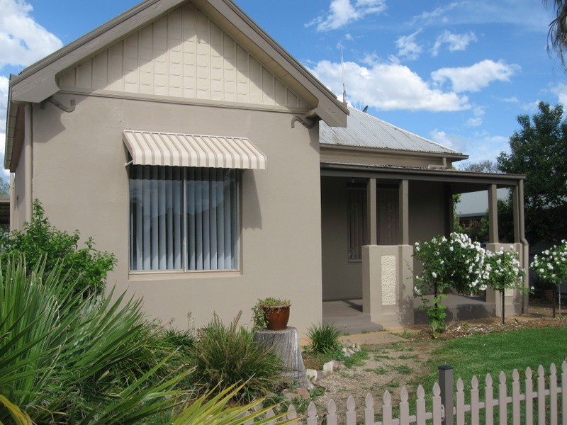 11 Cooke Street, Parkes NSW 2870