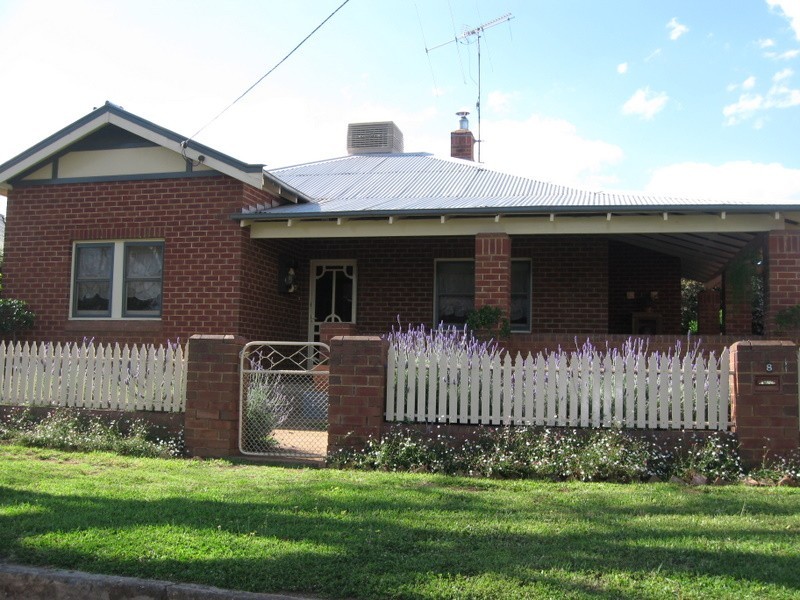 8 Elizabeth Street, Parkes NSW 2870