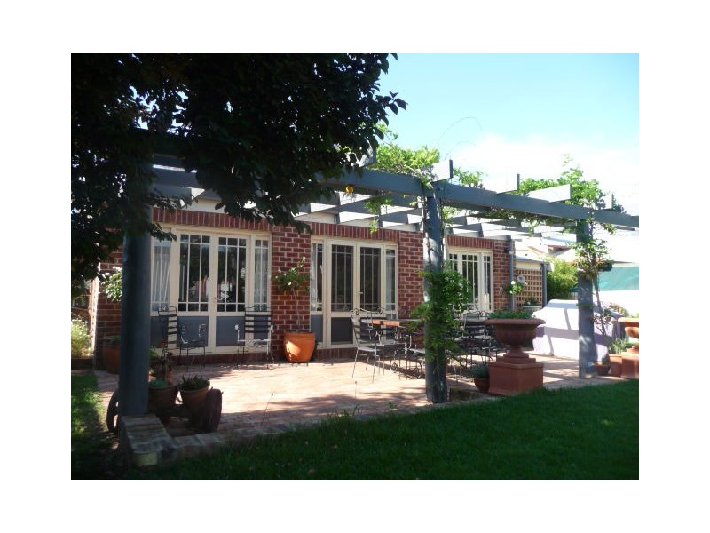 8 Elizabeth Street, Parkes NSW 2870