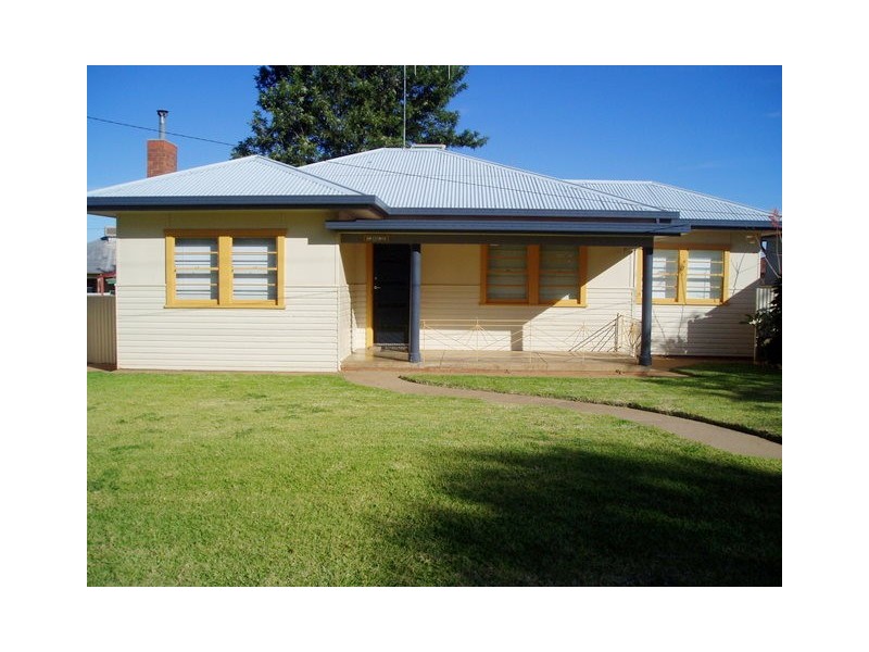 7 Rose Street, Parkes NSW 2870