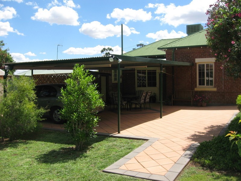 11a Close Street, Parkes NSW 2870