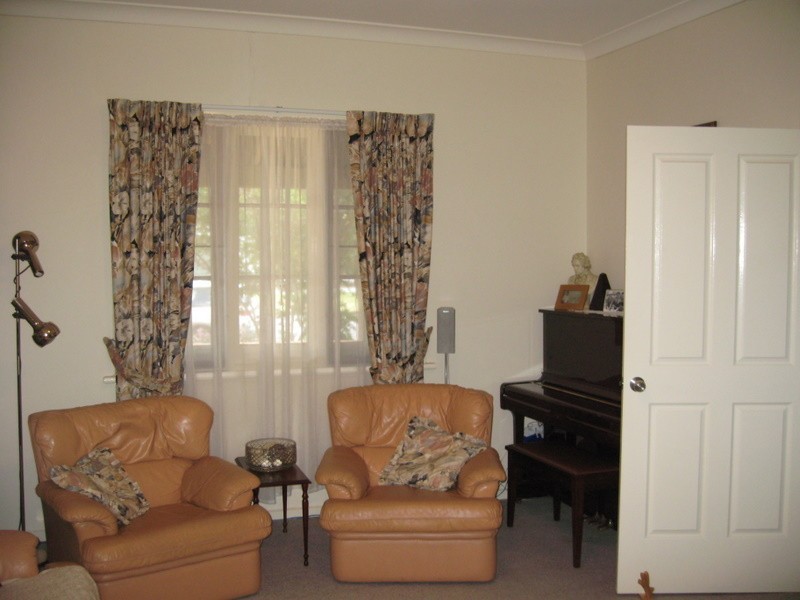 11a Close Street, Parkes NSW 2870