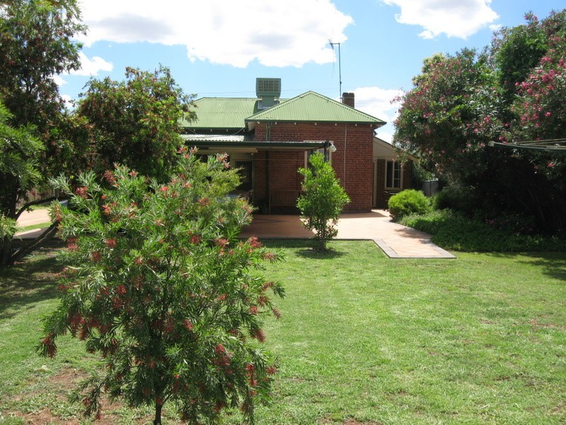 11a Close Street, Parkes NSW 2870