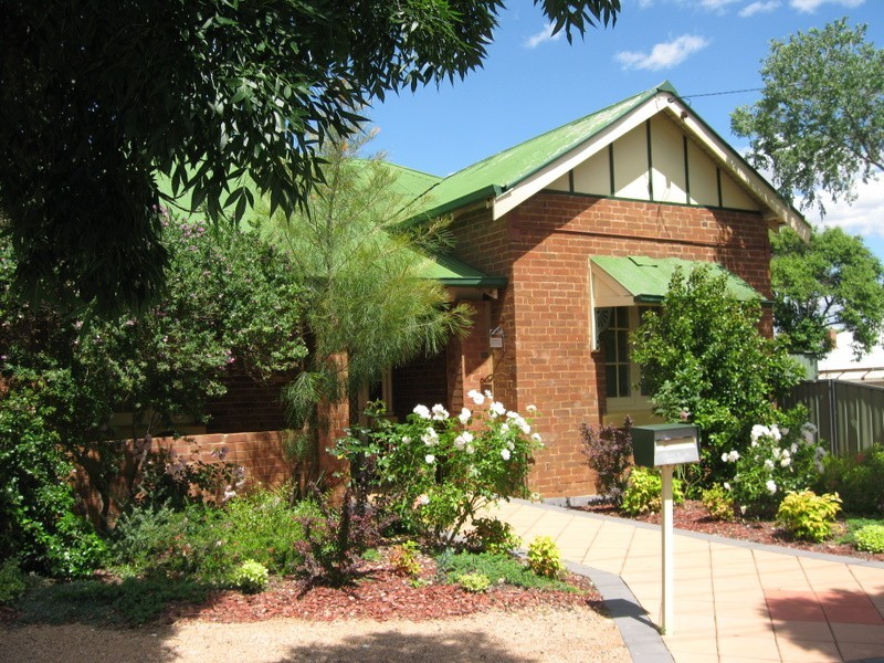 11a Close Street, Parkes NSW 2870