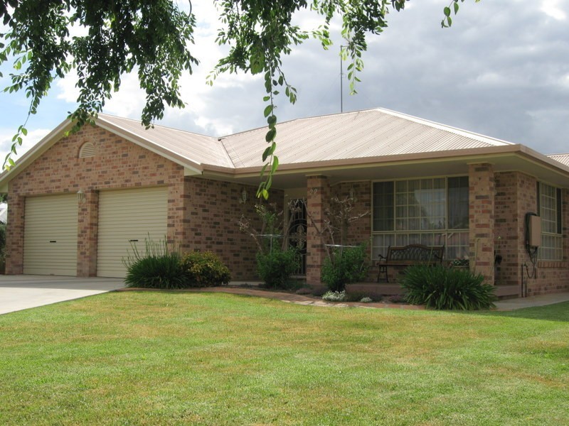 22 Arana Place, Parkes NSW 2870