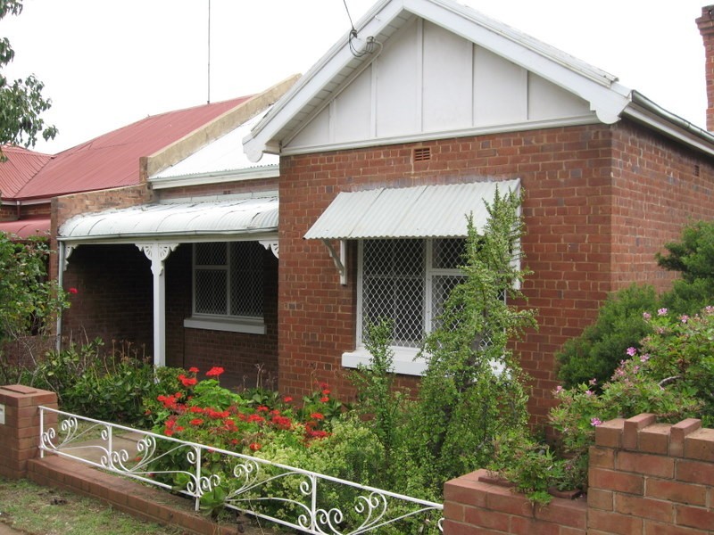 32 Currajong Street, Parkes NSW 2870