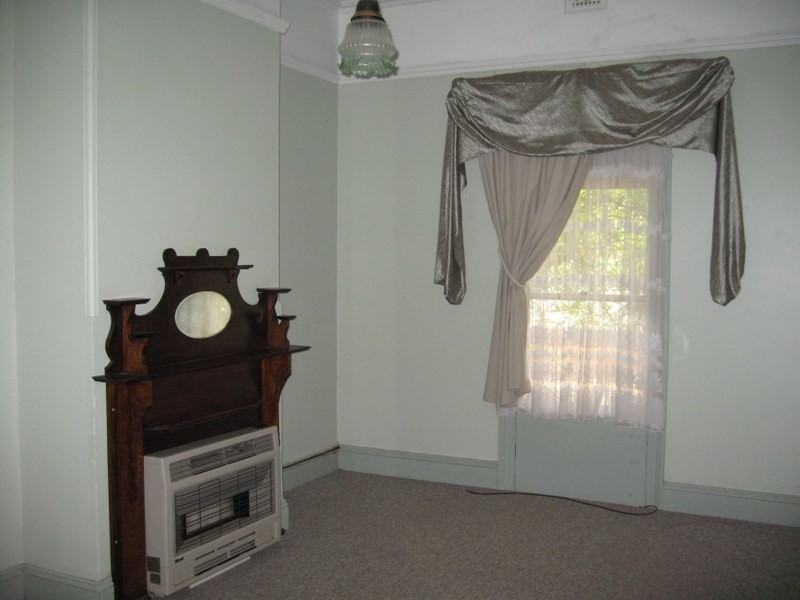 15 Albert Street, Parkes NSW 2870